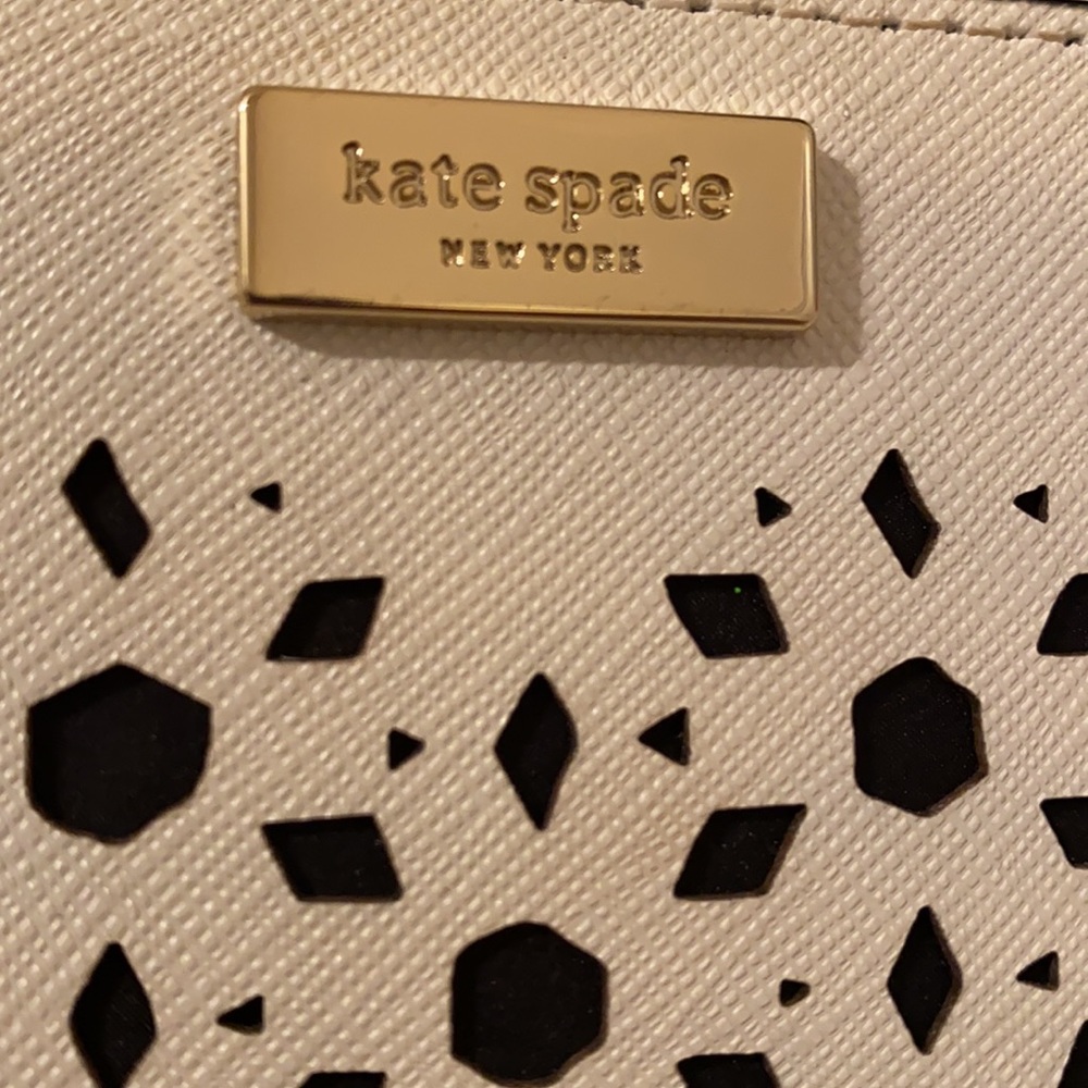 White cutout Kate Spade wallet - Picture 2 of 6